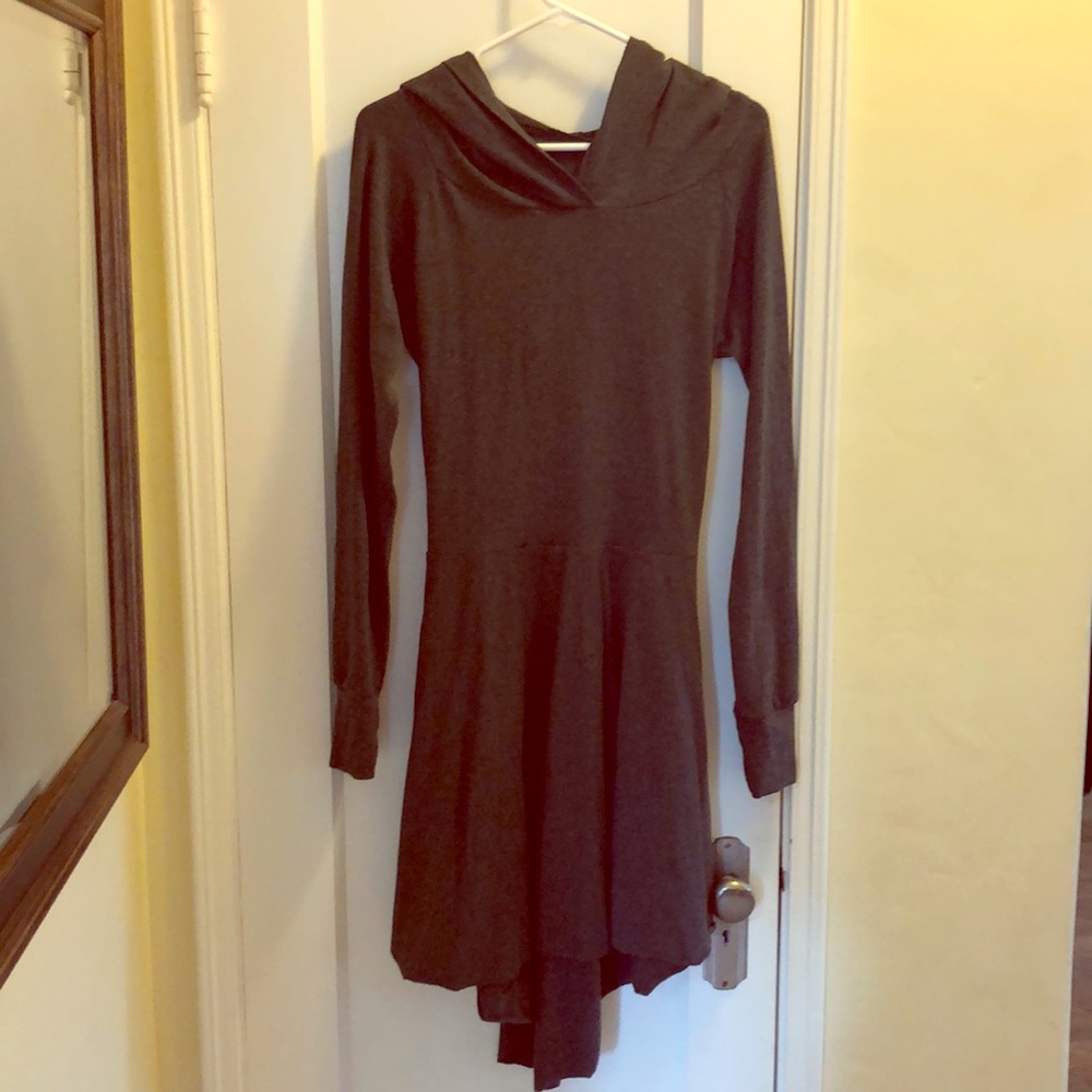 Stretchy, adjustable long sleeve, t-shirt dress